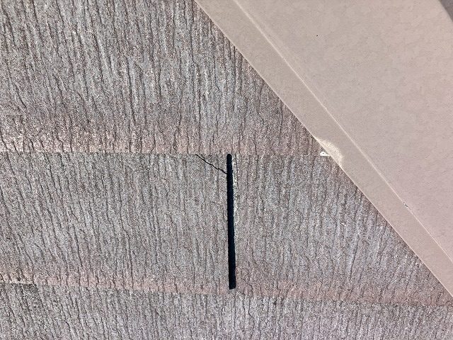 ひびの入ったスレート板